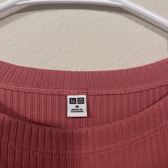 Uniqlo Ribbed T-Shirt (M) - Picture 3 of 5